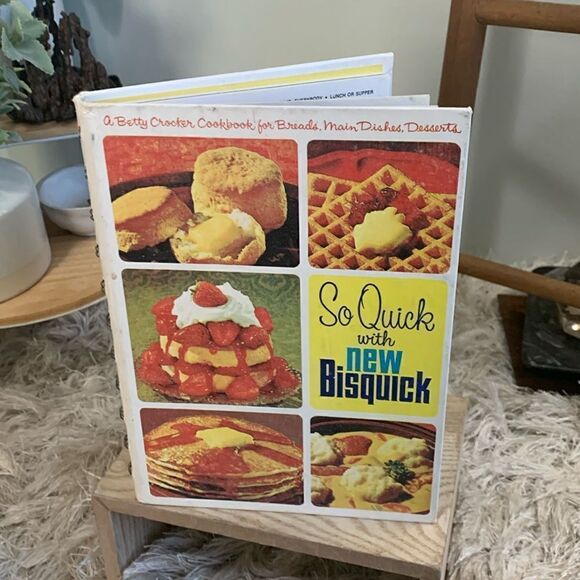 Vintage 1967 General Mills Betty
Crocker So Quick With New
Bisquick Recipe Book - Picture 1 of 17
